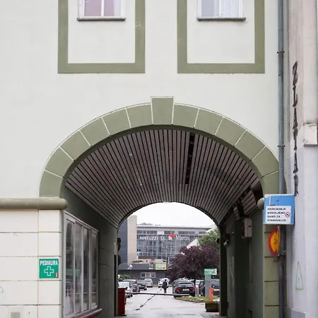Nobl Plac Lägenhet